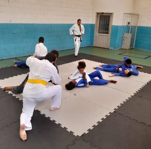 PROJETO SUPERANDO LIMITES COM JUDO